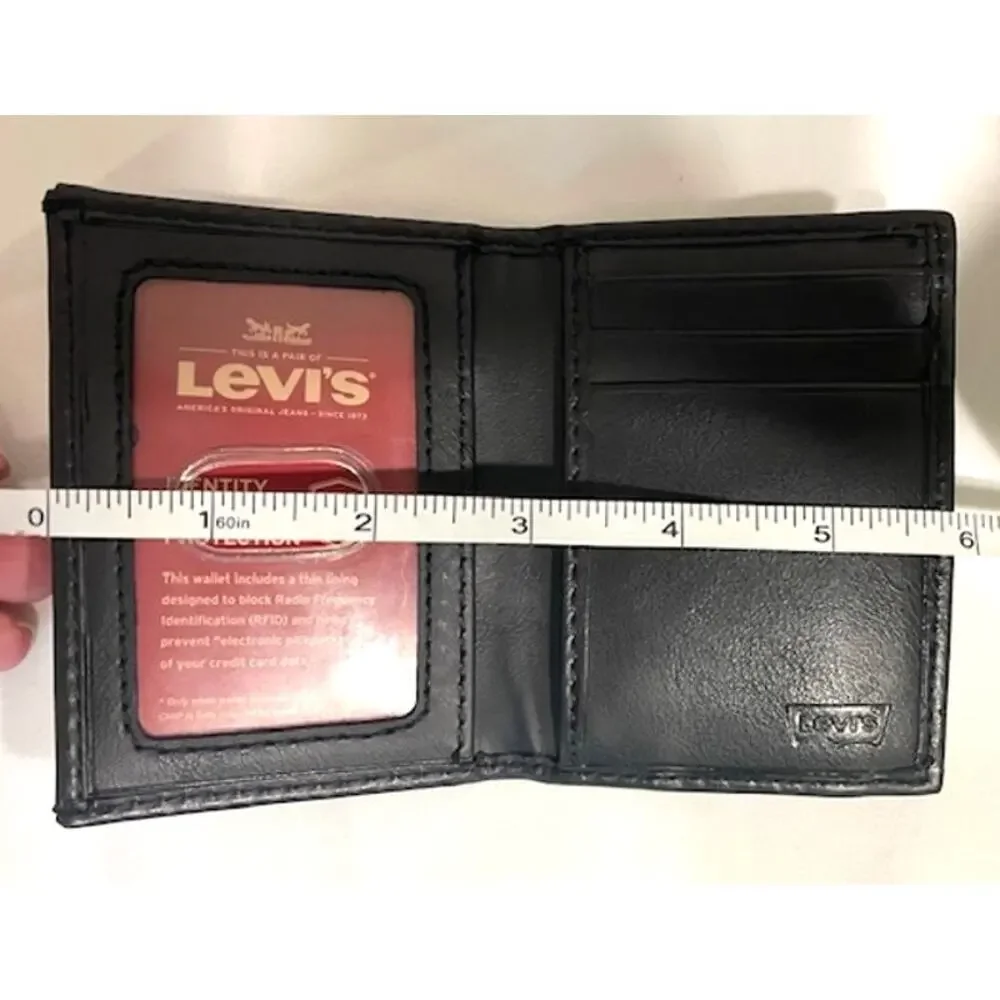 NWT Levi's Black Leather Wallet Credit Card Magnetic Clip ID Sleeve